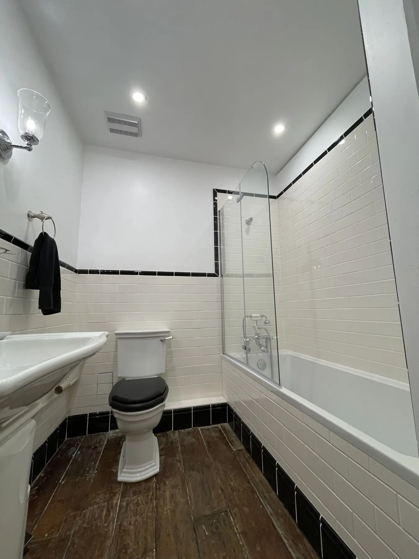 Bathroom after: metro tiles, black border and traditional suite