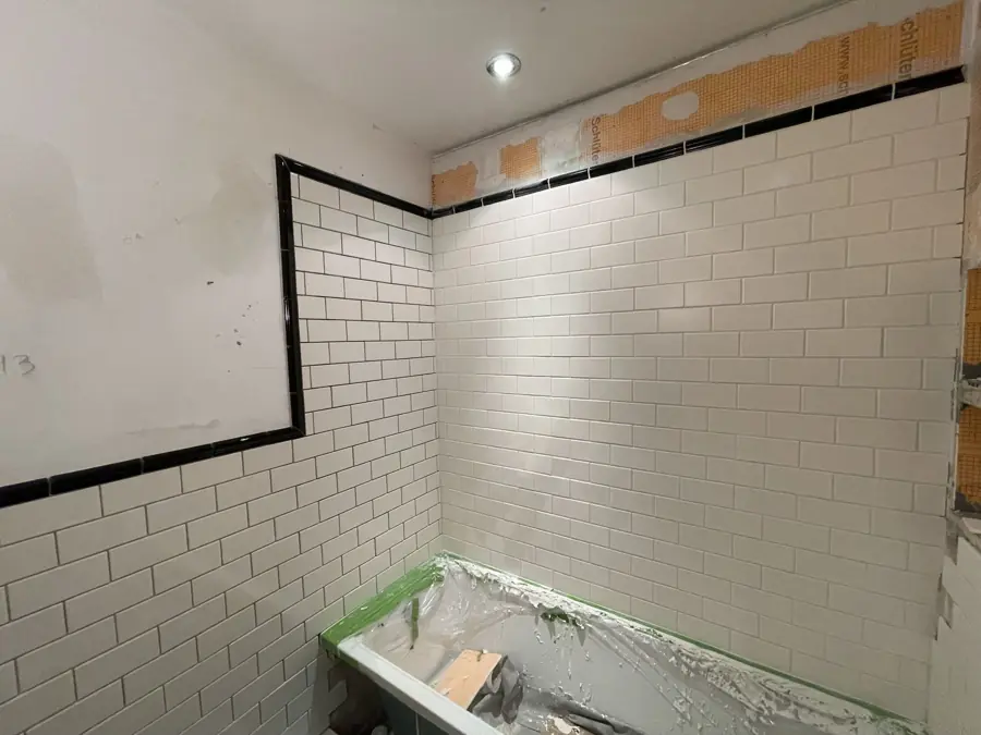 Metro tiling with black border in progress